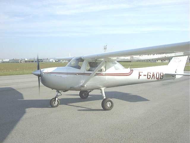 La photo du Cessna 150 (FGAQB) de l'a&eacute;roclub d'Alen&ccedil;on